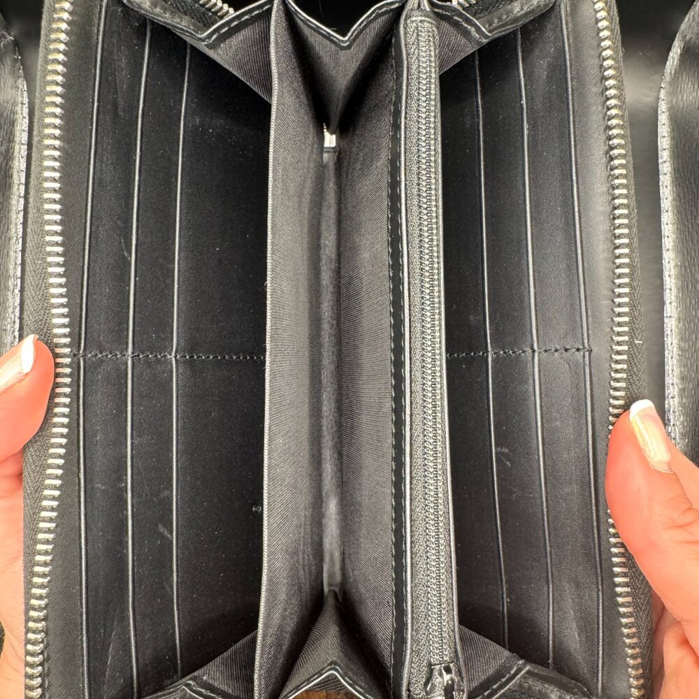 Gucci GG Supreme Tiger Zippy Wallet - Picture 6 of 10
